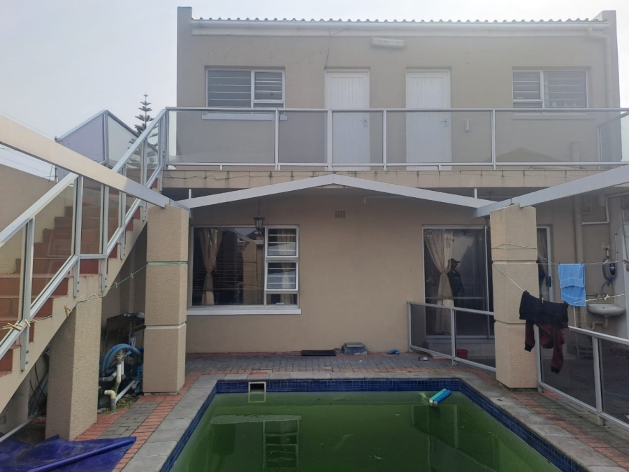 6 Bedroom Property for Sale in Athlone Western Cape